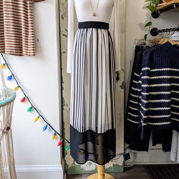 NWT Bodybag by Jude Azur Black and White Striped High-Waisted Maxi Skirt Size M - Picture 1 of 4